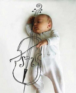 bebe y violoncello